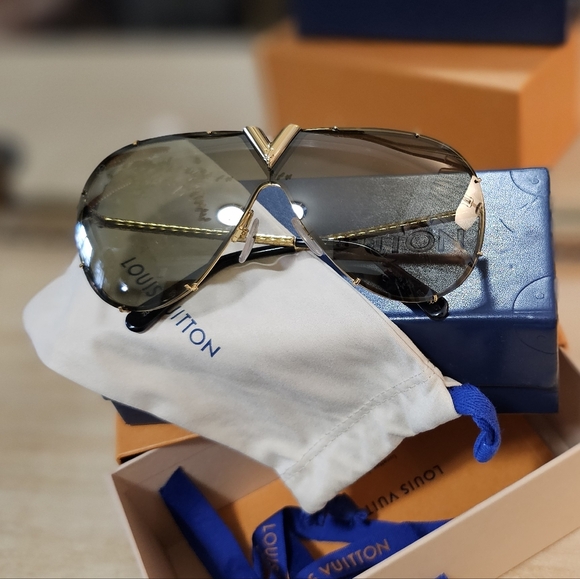 Louis Vuitton Volt Sunglasses - Picture 3 of 3